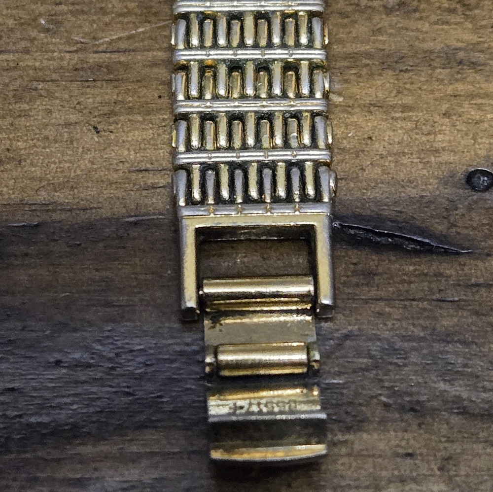 Seiko Gold Rectangular Watch - image 4